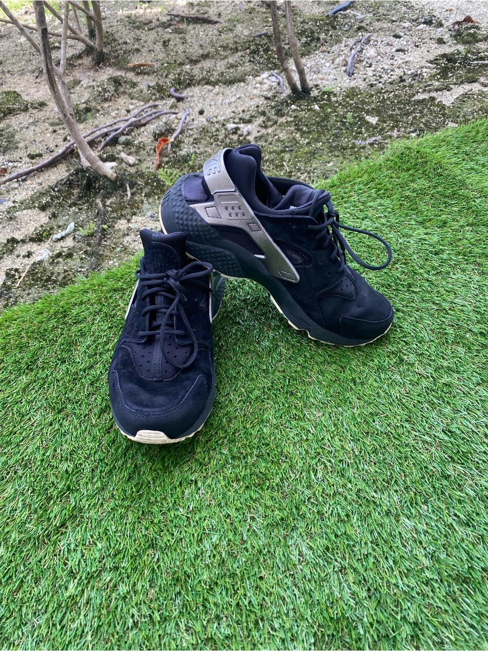 Nike Black and Silver Women's Athletic Sneakers